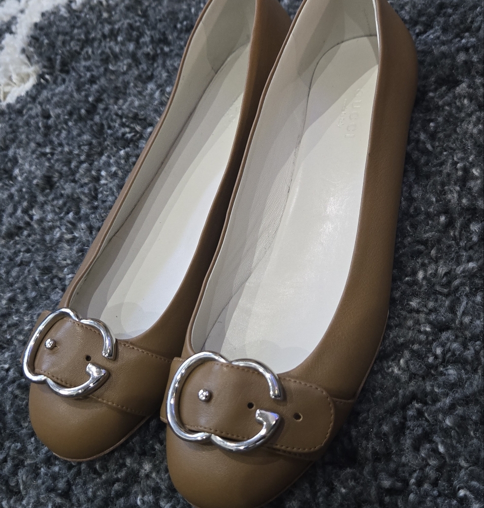 Gucci Sachalin Ballet Flat Taupe Leather Silver Logo Sz 38